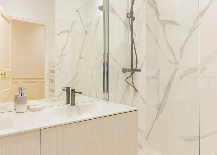 Daire Luxurious 4bd - Arc De Triomphe 2 Neuilly-sur-Seine